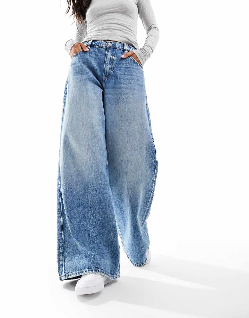 Stradivarius wide leg jean in medium blue