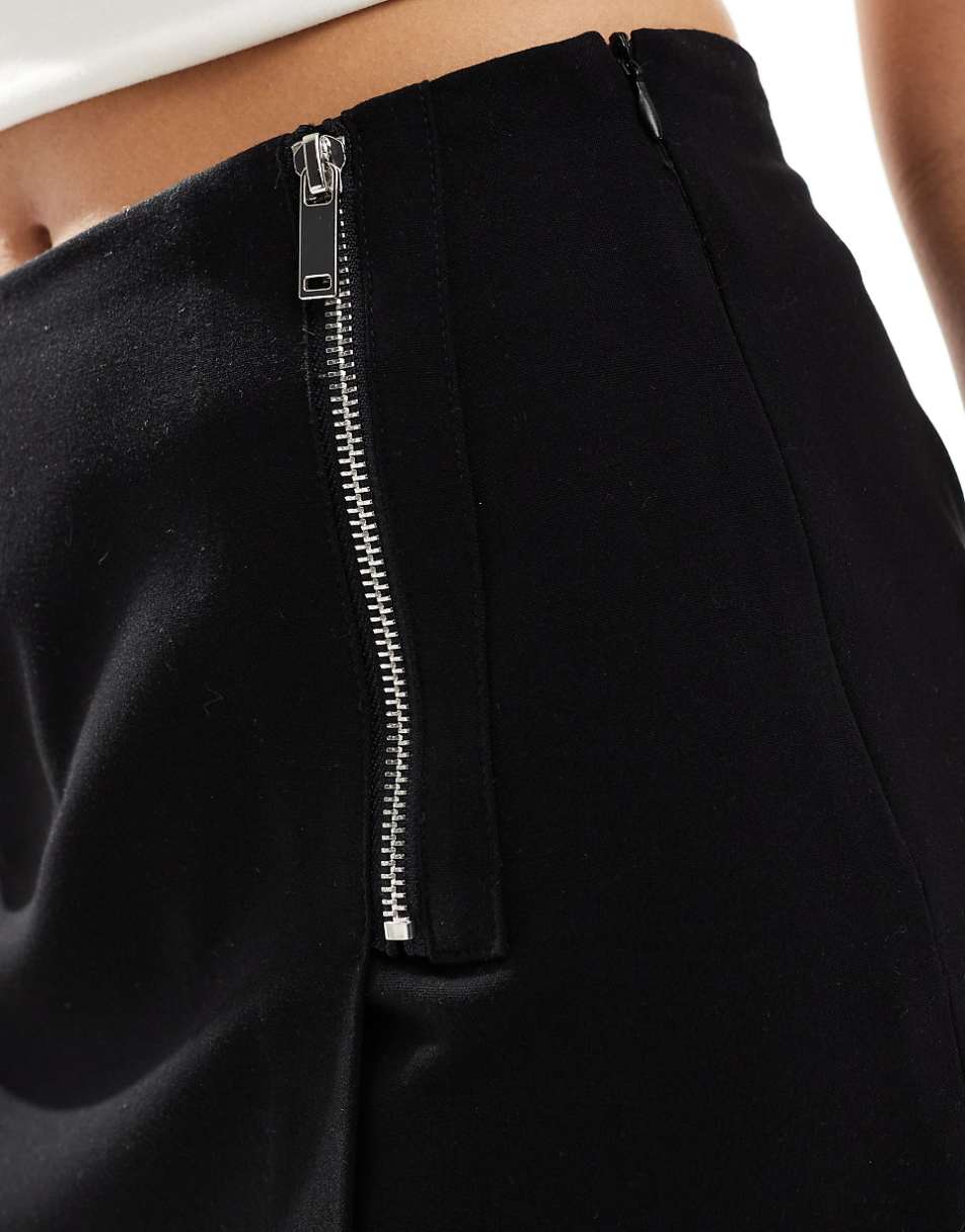 Stradivarius zip detail skort in black