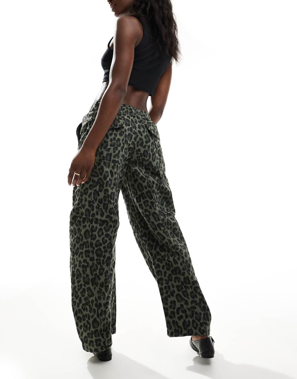 Pull&Bear slouchy wide leg jean in khaki leopard print