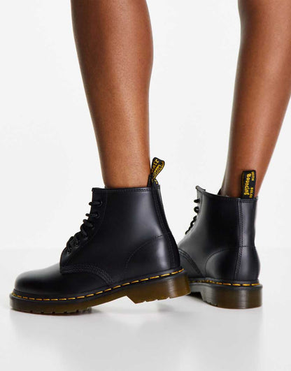 Dr Martens 101 6 Eye Boots